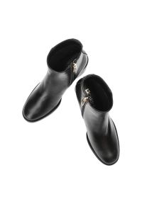 Czarne Botki Damskie Carinii Skórzane Modne Obuwie. Okazja: na co dzień. Kolor: czarny. Materiał: skóra. Szerokość cholewki: normalna. Wzór: aplikacja. Obcas: na obcasie. Styl: casual. Wysokość obcasa: średni #3