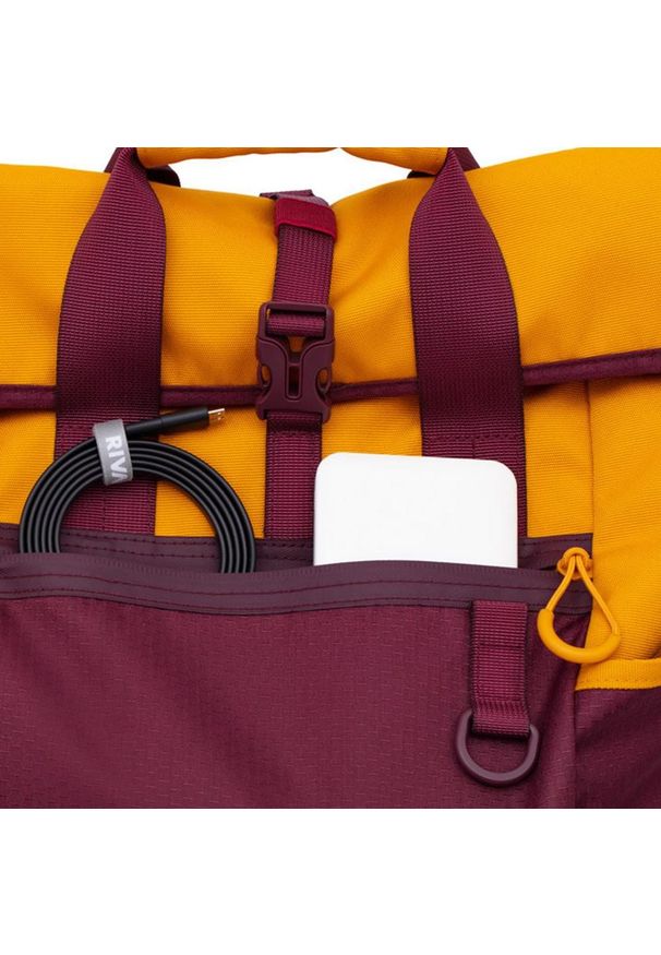 RIVACASE - Plecak Rivacase 5321 bordowy. Kolor: czerwony. Materiał: materiał. Wzór: paski. Styl: sportowy, casual