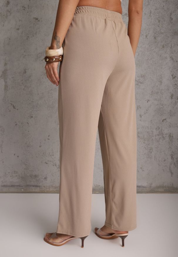 Renee - Beżowe Prążkowane Spodnie High Waist z Szerokimi Nogawkami Ginorria. Stan: podwyższony. Kolor: beżowy. Materiał: prążkowany. Długość: krótkie. Sezon: lato