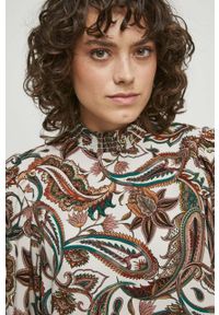 medicine - Medicine bluzka damska kolor beżowy wzorzysta. Typ kołnierza: kołnierzyk stójkowy. Kolor: beżowy. Materiał: tkanina. Długość rękawa: długi rękaw. Długość: długie #4