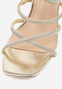 Renee - Złote Sandały na Szpilce z Kwadratowym Noskiem i Cyrkoniowymi Paskami Zeviana. Okazja: na imprezę. Zapięcie: pasek. Kolor: złoty. Obcas: na szpilce. Styl: glamour, elegancki #3
