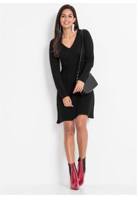 bonprix - Sukienka dzianinowa. Typ kołnierza: dekolt w serek. Kolor: czarny. Materiał: dzianina. Wzór: gładki, prążki, ze splotem #3