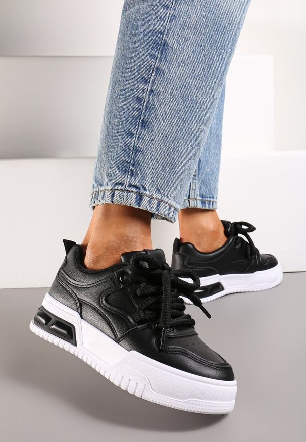 Renee - Czarne Sneakersy na Platformie Wiązane na Grube Sznurowadła Mirilte. Kolor: czarny. Obcas: na platformie