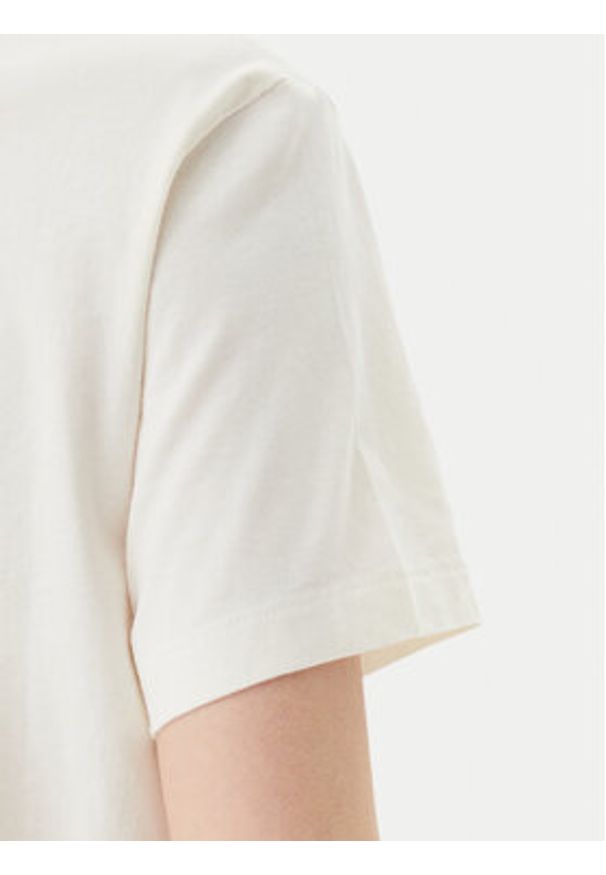 Levi's® T-Shirt A8802-0041 Biały Standard Fit. Kolor: biały. Materiał: bawełna