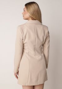 Born2be - Ciemnobeżowa Sukienka Marynarka z Kwiatami 3D i Usztywnioną Linią Ramion Nelailis. Okazja: na co dzień. Kolor: beżowy. Wzór: kwiaty. Typ sukienki: proste. Styl: glamour, casual, elegancki #7