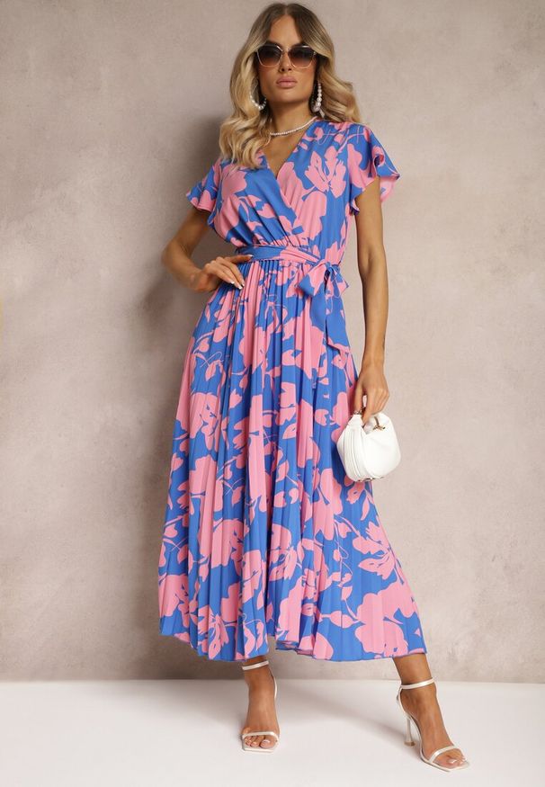 Renee - Niebiesko-Różowa Kopertowa Plisowana Sukienka Koktajlowa z Gumką i Paskiem w Talii Benelsea. Typ kołnierza: dekolt w kształcie V. Kolor: niebieski. Materiał: materiał. Typ sukienki: kopertowe. Styl: wizytowy