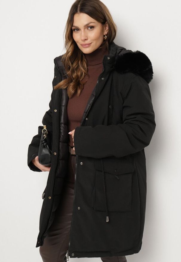 Born2be - Czarna Kurtka Dwustronna z Kapturem Parka z Pikowaną Podszewką Rinnelle. Okazja: do pracy. Typ kołnierza: kaptur. Kolekcja: plus size. Kolor: czarny. Materiał: jeans. Wzór: gładki. Sezon: jesień. Styl: elegancki