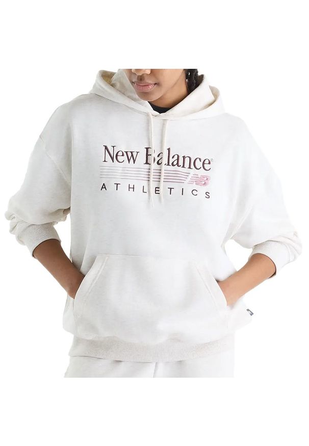 Bluza damska New Balance WT6288NOLIT - biała. Okazja: na co dzień. Kolor: biały. Materiał: dresówka, poliester, bawełna, prążkowany. Wzór: napisy. Styl: casual, klasyczny