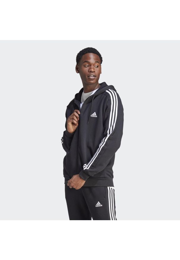 Adidas - Bluza z kapturem Essentials Fleece 3-Stripes Full-Zip. Typ kołnierza: kaptur. Kolor: czarny. Materiał: materiał, bawełna. Sport: fitness