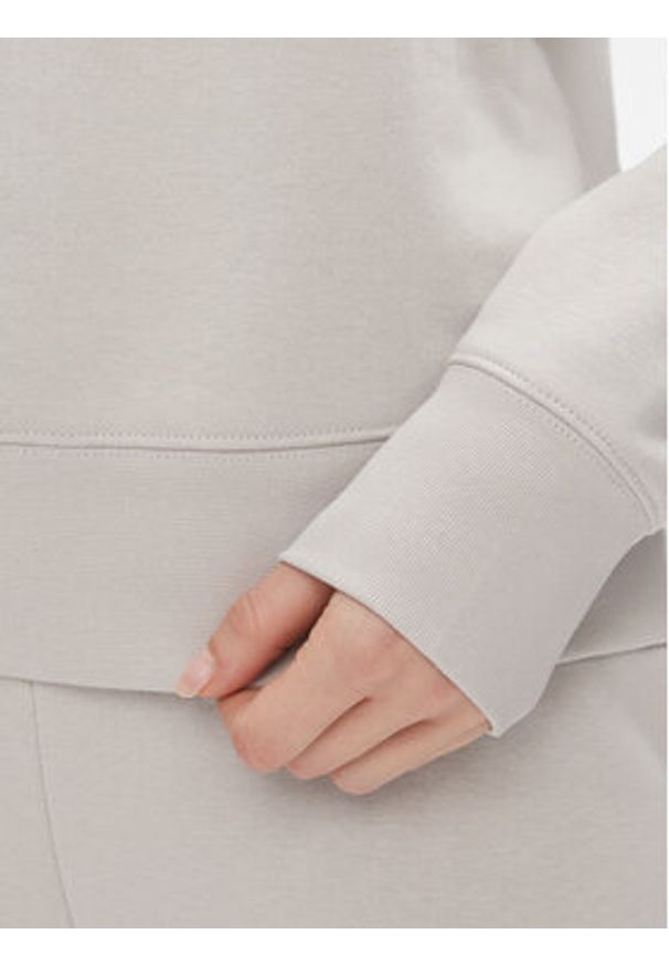 Calvin Klein Bluza Metallic Micro Logo Sweatshirt K20K206961 Beżowy Regular Fit. Kolor: beżowy. Materiał: syntetyk