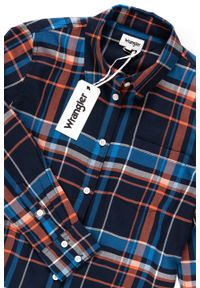 Wrangler - KOSZULA DAMSKA WRANGLER LS SHIRT GLOW ORANGE W5241OR48. Materiał: sztruks, bawełna, tkanina, materiał, jeans, włókno. Długość rękawa: długi rękaw. Długość: długie. Wzór: kratka. Sezon: lato #8