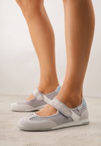 Born2be - Szare Tenisówki w Stylu Balerinek z Napisem Emitanela. Okazja: na co dzień. Zapięcie: rzepy. Kolor: szary. Materiał: jeans. Wzór: napisy. Styl: casual, sportowy #9