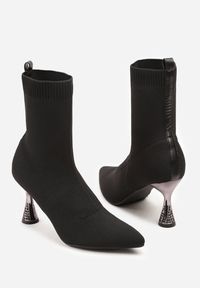 Renee - Czarne Wsuwane Botki Vices na Klepsydrzez Cyrkoniami Ashirria. Zapięcie: bez zapięcia. Kolor: czarny. Materiał: satyna, koronka, jeans. Wzór: aplikacja. Obcas: na obcasie. Wysokość obcasa: średni #4