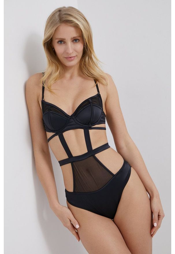 Guess Body kolor czarny satynowe gładki. Kolor: czarny. Materiał: satyna. Wzór: gładki