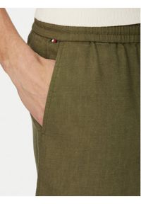 TOMMY HILFIGER - Tommy Hilfiger Szorty materiałowe Dover MW0MW44356 Zielony ciemny Regular Fit. Kolor: zielony. Materiał: len #3