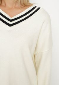 Born2be - Jasnobeżowy Sweter z Domieszką Kaszmiru w Stylu Preppy Liendria. Okazja: na spotkanie biznesowe, do pracy, na co dzień. Kolor: beżowy. Materiał: kaszmir. Wzór: aplikacja. Styl: biznesowy, klasyczny, casual #3