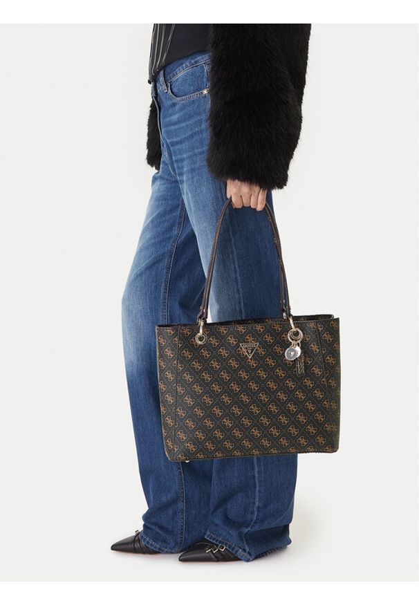 Guess Torebka Noelle II HWQG96 72250 Czarny. Kolor: czarny. Materiał: skórzane