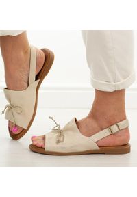 Złote skórzane płaskie sandały damskie Cambell 19387. Okazja: na co dzień. Kolor: złoty. Materiał: skóra. Sezon: wiosna, lato. Styl: casual, klasyczny, elegancki #1