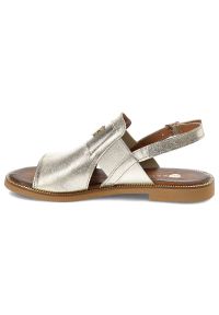 Złote Sandały Armodo Wygodne Obuwie Damskie. Okazja: na co dzień. Zapięcie: pasek. Kolor: złoty. Materiał: skóra, jeans, materiał. Wzór: paski. Sezon: lato. Styl: casual, elegancki #2