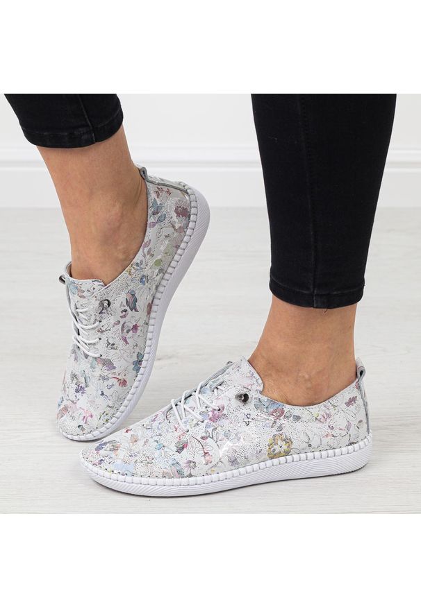 Białe FL skórzane półbuty damskie T.Sokolski 2023. Okazja: na co dzień. Kolor: biały. Materiał: skóra. Szerokość cholewki: normalna. Sezon: wiosna, lato. Styl: klasyczny, casual, elegancki