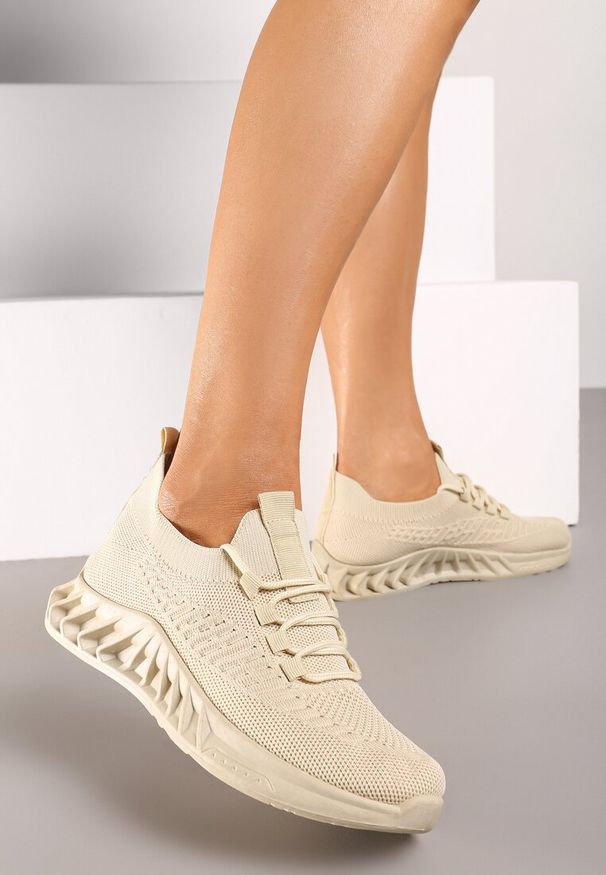 Born2be - Beżowe Buty Sportowe Telephotis. Okazja: na co dzień. Zapięcie: sznurówki, bez zapięcia. Kolor: beżowy. Materiał: materiał, jeans. Szerokość cholewki: normalna. Wzór: jednolity. Obcas: na płaskiej podeszwie. Sport: fitness