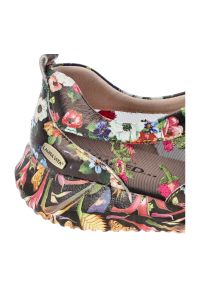 Sneakersy damskie Laura Vita, cholewka ze skóry naturalnej z delikatną siateczką wzór kwiatowy sznurowane lekka podeszwa wygodny fason, czarne, Jocta. Okazja: na co dzień. Zapięcie: sznurówki. Kolor: czarny. Materiał: skóra. Szerokość cholewki: normalna. Wzór: kwiaty. Styl: casual, klasyczny #5