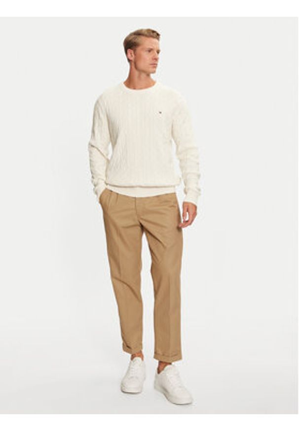 TOMMY HILFIGER - Tommy Hilfiger Sweter MW0MW33132 Biały Regular Fit. Kolor: biały. Materiał: bawełna