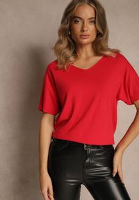 Renee - Czerwony T-shirt z Dzianiny z Dekoltem w Serek Fenalise. Okazja: na co dzień. Typ kołnierza: dekolt w serek. Kolor: czerwony. Materiał: dzianina. Wzór: aplikacja. Styl: casual #4