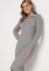 Born2be - Szara Dopasowana Sukienka Sweterkowa z Modalem i Wiskozą Ozdobiona Kołnierzykiem Seanelora. Kolor: szary. Materiał: wiskoza. Długość rękawa: długi rękaw. Wzór: aplikacja. Długość: midi #6
