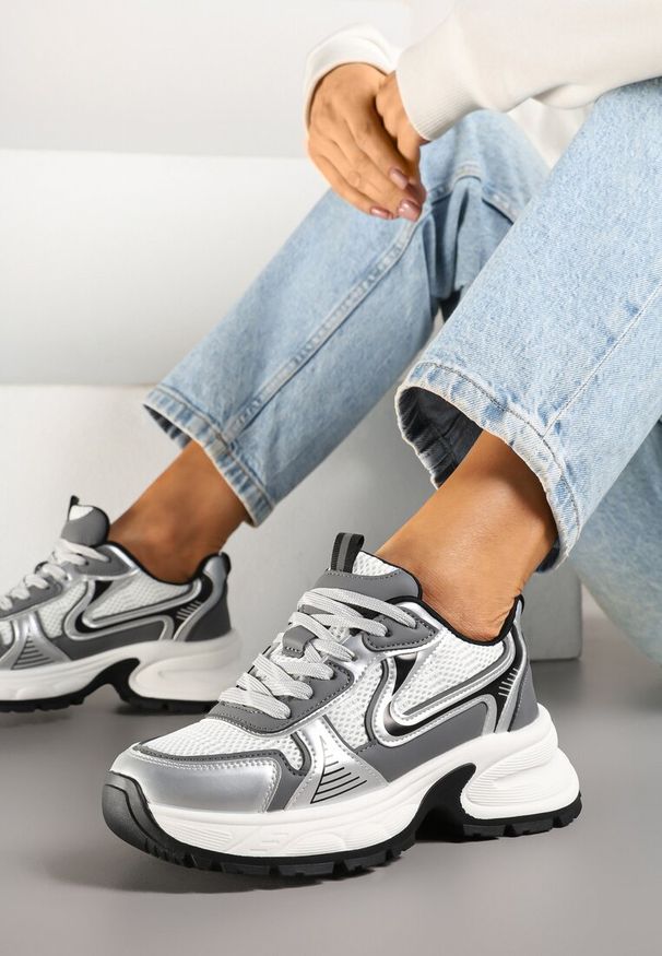 Born2be - Biało-Srebrne Sneakersy na Grubej Podeszwie z Siateczką Olirase. Okazja: na co dzień. Nosek buta: okrągły. Kolor: biały. Materiał: jeans. Wzór: aplikacja. Obcas: na obcasie. Wysokość obcasa: średni