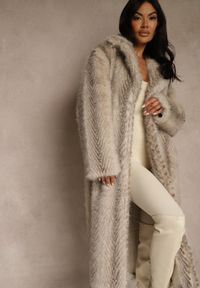 Renee - Jasnobeżowy Płaszcz Futerko o Jednorzędowym Fasonie Cataris. Okazja: na co dzień. Kolor: beżowy. Materiał: futro. Styl: casual, elegancki #4