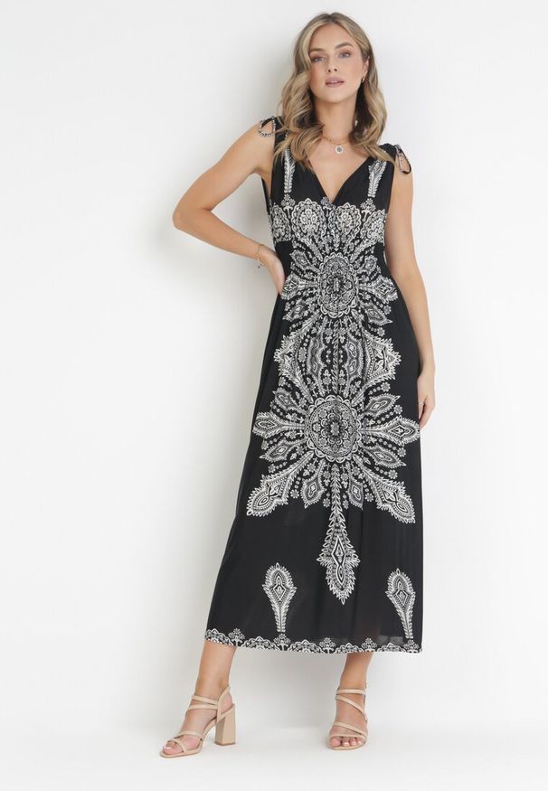 Born2be - Czarna Sukienka w Stylu Boho z Gumką w Talii i Sznurkami przy Ramionach Niree. Kolor: czarny. Styl: boho