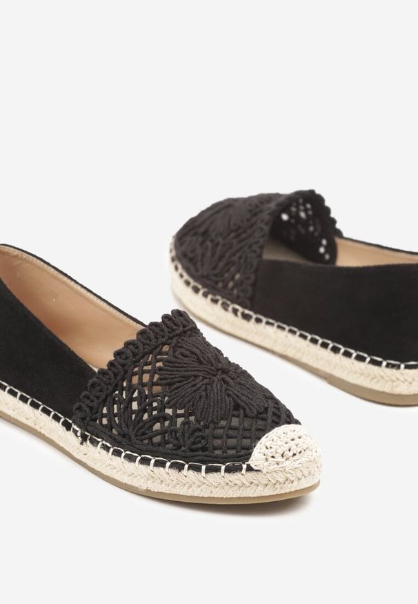 Born2be - Czarne Ażurowe Espadryle Ozdobione Plecionym Sznurkiem Sdivaya. Okazja: na co dzień. Nosek buta: okrągły. Kolor: czarny. Materiał: jeans. Wzór: aplikacja, ażurowy. Obcas: na obcasie. Styl: elegancki, casual