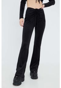 Sixth June spodnie damskie kolor czarny dzwony high waist. Stan: podwyższony. Kolor: czarny. Materiał: dzianina
