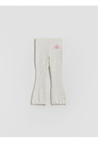 Reserved - Prążkowane legginsy flared - złamana biel. Materiał: prążkowany #1