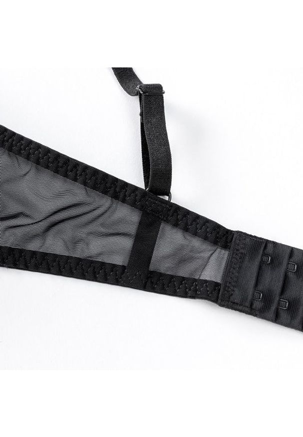 Intica - Komplet bielizny z subtelnymi zdobieniami na specjalne okazje Suphiye. Kolor: czarny. Materiał: materiał. Wzór: aplikacja