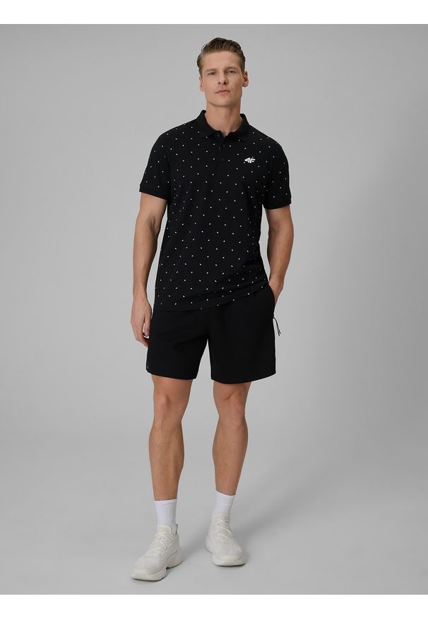 4f - 4F Koszulka polo regular męska - czarna XXL. Okazja: na co dzień. Typ kołnierza: polo. Kolor: czarny. Materiał: dzianina, bawełna. Wzór: ze splotem. Styl: casual, klasyczny, sportowy