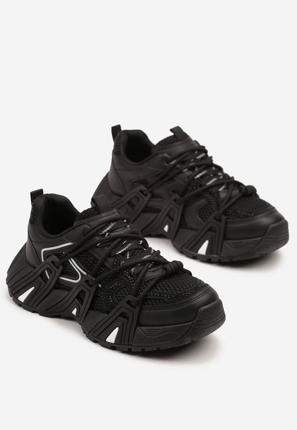 Born2be - Czarne Sneakersy na Grubej Podeszwie z Geometrycznym Wzorem i Cyrkoniami Lavinoria. Okazja: na co dzień. Kolor: czarny. Materiał: jeans. Wzór: geometria