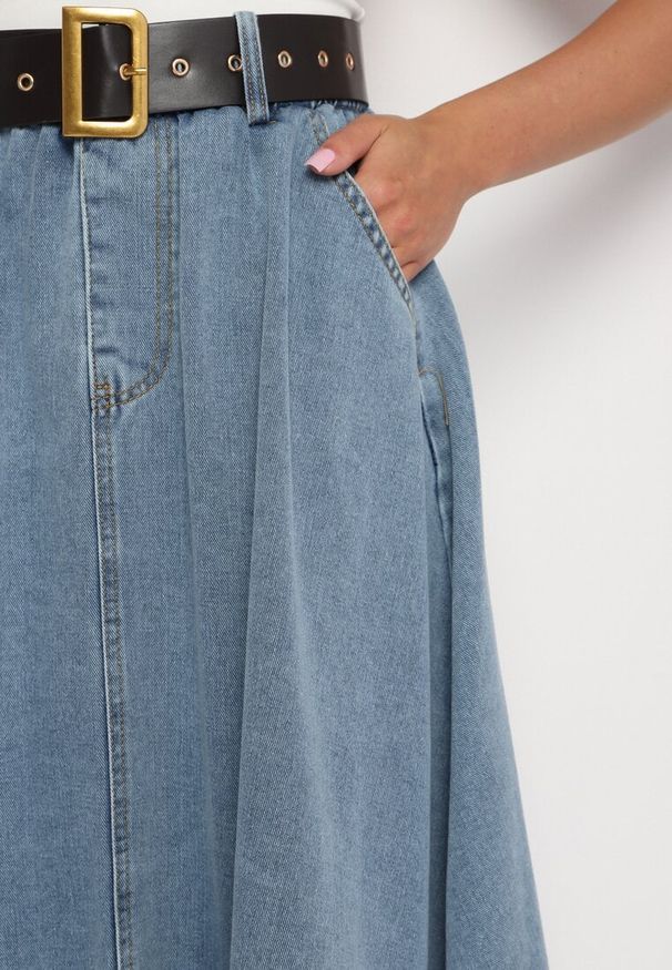 Born2be - Niebieska Jeansowa Spódnica Midi z Paskiem Suera. Kolor: niebieski. Materiał: jeans