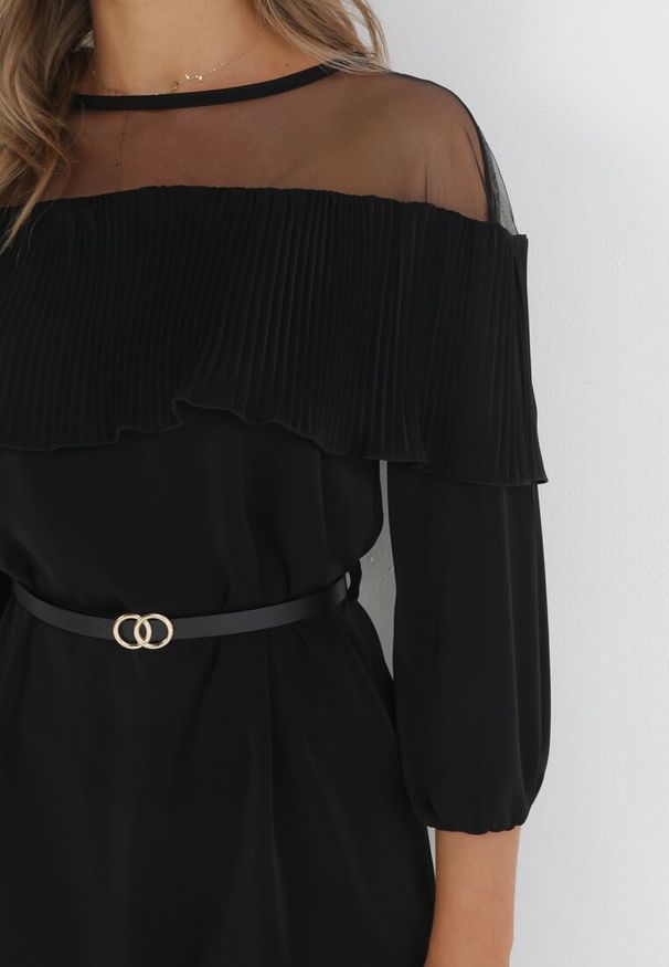 Born2be - Czarna Sukienka z Plisowaną Falbanką i Cienkim Paskiem Aniva. Kolor: czarny. Materiał: skóra. Długość: mini