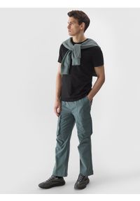 4f - 4F Spodnie casual cargo 4Way Stretch męskie - khaki S. Okazja: na co dzień. Kolor: brązowy, oliwkowy, wielokolorowy. Materiał: syntetyk, materiał, tkanina. Styl: casual #1