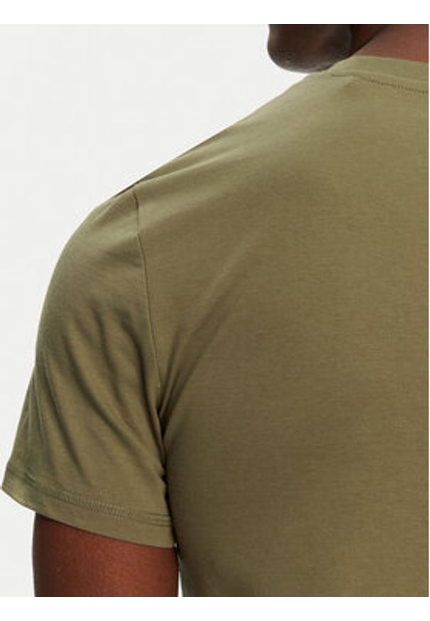 Guess T-Shirt M2YI72 I3Z14 Zielony Regular Fit. Kolor: brązowy. Materiał: bawełna