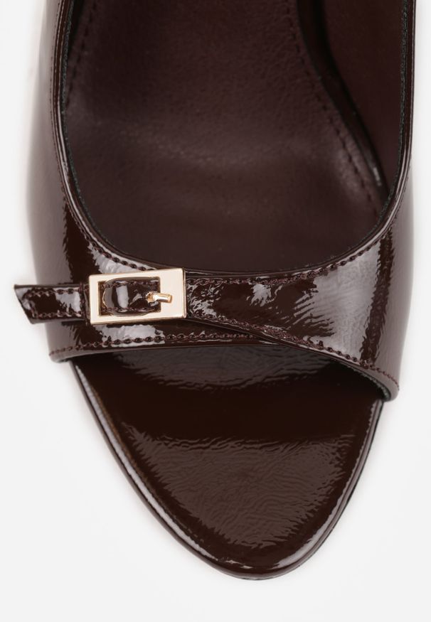 Renee - Brązowe Sandały Lakierowane VICES na Szpilce Slingback z Metaliczną Klamrą Harmonia. Zapięcie: klamry. Kolor: brązowy. Materiał: lakier. Obcas: na szpilce. Styl: glamour, elegancki