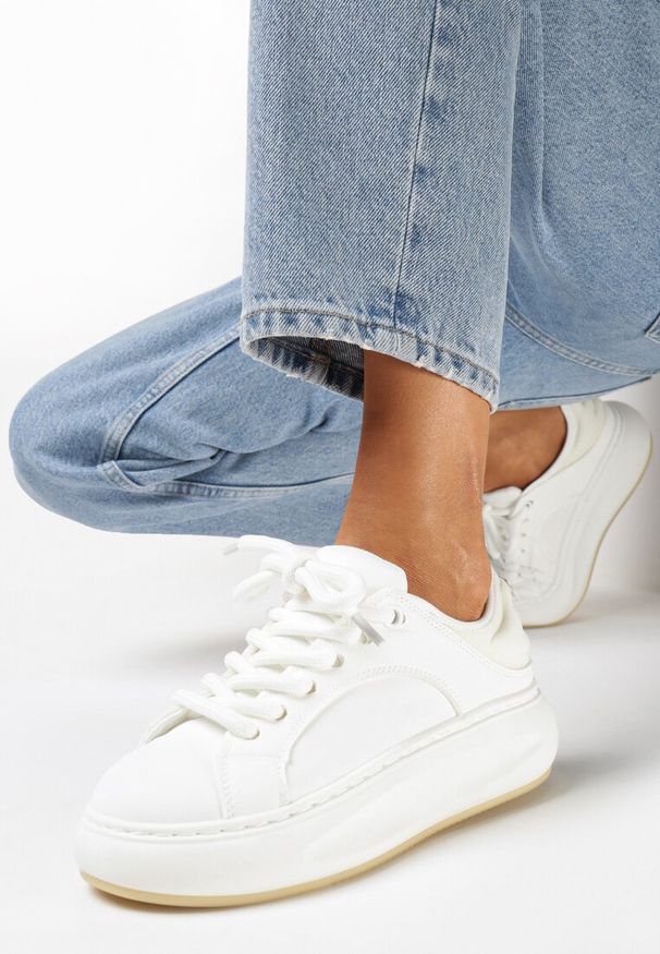 Born2be - Białe Sneakersy na Platformie Rammes. Nosek buta: okrągły. Zapięcie: sznurówki. Kolor: biały. Materiał: materiał. Obcas: na platformie. Wysokość obcasa: niski