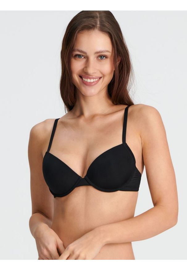 Sinsay - Biustonosz push-up - czarny. Kolor: czarny. Rodzaj stanika: push-up. Wzór: gładki