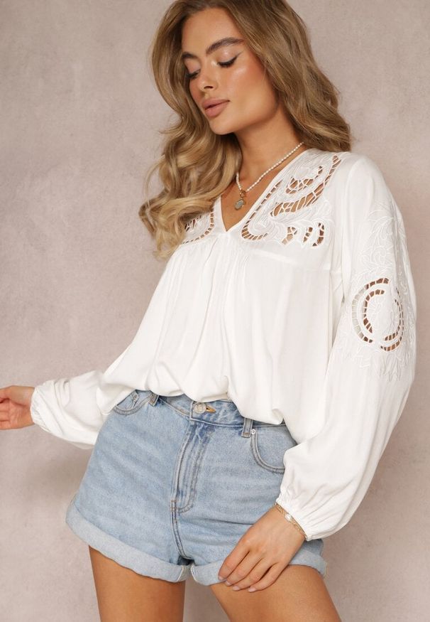Renee - Biała Bluzka Wiązana na Plecach z Ażurowym Haftem z Wiskozy Conleia. Kolor: biały. Materiał: wiskoza. Wzór: haft, ażurowy. Styl: boho