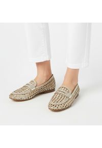 Hot Potatoes by Gioseppo - Baleriny damskie Gioseppo, płaski obcas wsuwany fason klasyczny mokasyn zamknięty nosek pleciona cholewka ażurowa struktura lekka konstrukcja, srebrn. Okazja: na spacer. Kolor: srebrny. Szerokość cholewki: normalna. Wzór: ażurowy. Sezon: lato. Obcas: na obcasie. Styl: klasyczny. Wysokość obcasa: niski #9