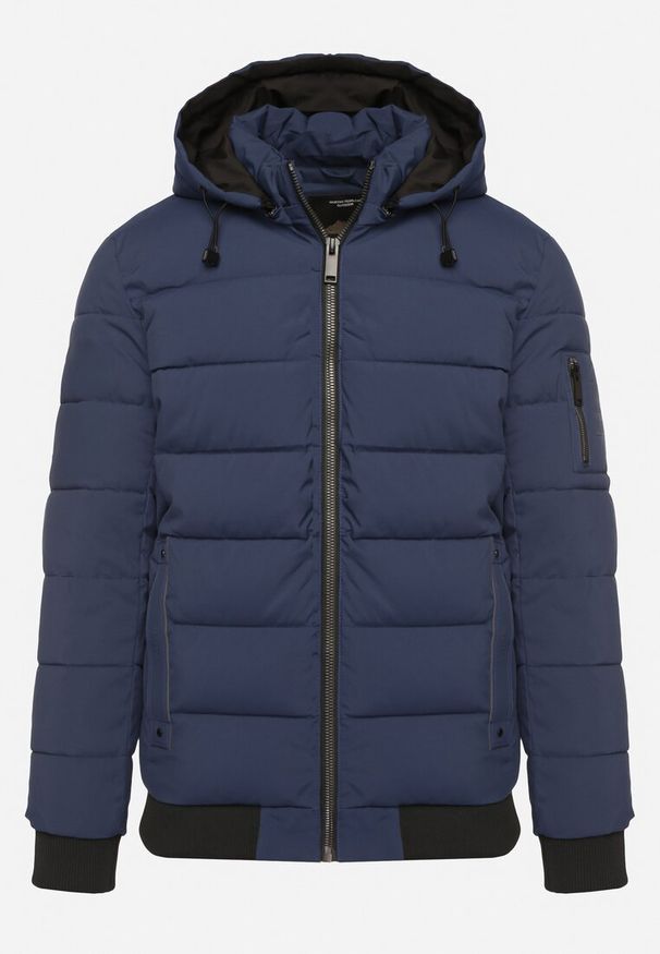 Born2be - Granatowa Pikowana Kurtka z Odpinanym Kapturem i Kieszeniami Savantria. Okazja: na co dzień. Kolor: niebieski. Materiał: jeans. Długość rękawa: długi rękaw. Długość: długie. Styl: casual, elegancki