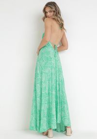 Born2be - Zielona Rozkloszowana Sukienka Maxi z Wiązaniem na Szyi Inabella. Kolor: zielony. Materiał: bawełna. Wzór: nadruk, aplikacja. Długość: maxi #2