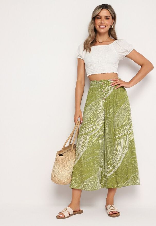 Born2be - Zielone Wiskozowe Spodnie 7/8 o Szerokim Kroju z Wysokim Stanem i Gumką w Talii Risalinse. Stan: podwyższony. Kolor: zielony. Materiał: wiskoza. Styl: elegancki